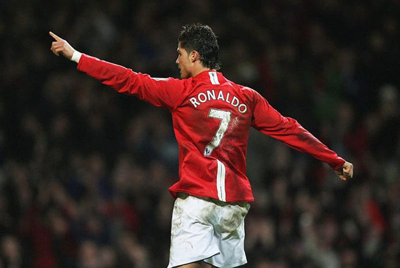 Ronaldo ghi hat-trick trong trận MU 6-0 Newcastle